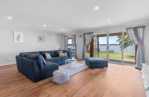 Charmhaven Casa | Waterfront Paradise in Charmhaven - Kayak + Pool