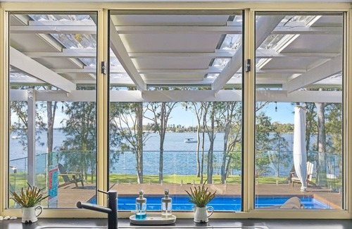 Brightwaters Casa | Waterfront Paradise Lodge Brightwaters