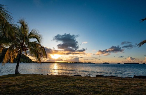 Bora Bora Casa | Waterfront paradise 2 br; stunning sunsets