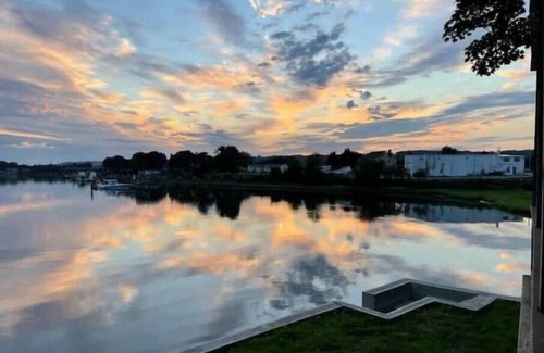 Portsmouth Apartamento | Waterfront Paradise Above the Cove