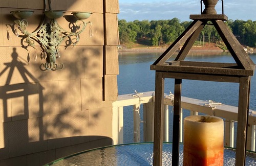 Dixie - Berryhill Condominio | Waterfront Penthouse in Charlotte North Carolina