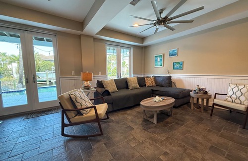 Bonita Springs Casa | Suite para huéspedes frente al mar con piscina, mini playa y bote de remos
