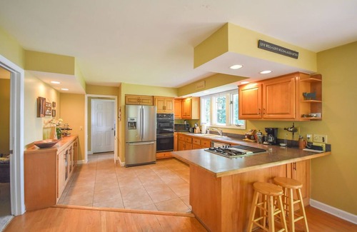 Olivia Casa | WATERFRONT & PET FRIENDLY! Beautiful Lakefront Home Near Golf and Fort Bragg
