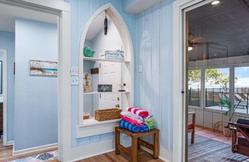 Bayside Casa | Waterfront Pool Hot Tub Private Pier Guest Bungalow