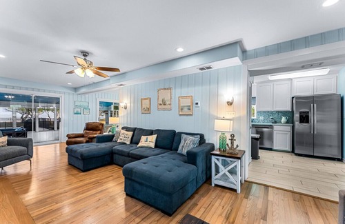 Bayside Casa | Waterfront Pool Hot Tub Private Pier Guest Bungalow