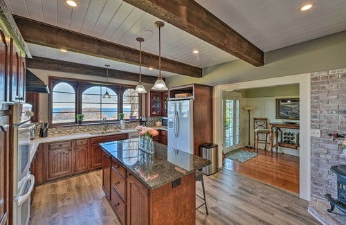 Port Angeles Cabaña | Waterfront Port Angeles Home w/ Harbor Views