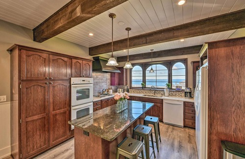 Port Angeles Cabaña | Waterfront Port Angeles Home w/ Harbor Views