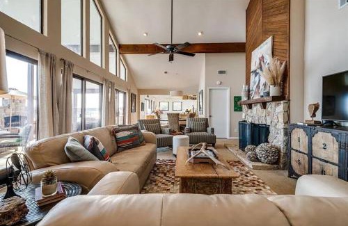 Graford Casa | Waterfront Possum Kingdom Lake Family Home