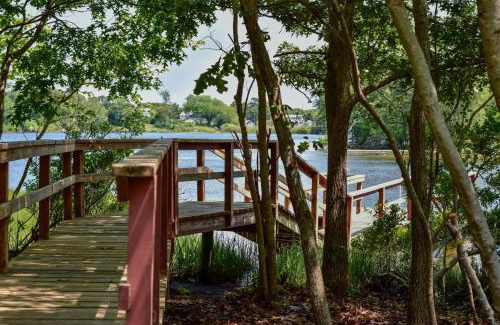 West Dennis Casa | Waterfront Private Dock Peaceful Retreat