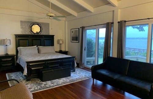 Beaufort Casa | Waterfront! Private Dock! Cottage in the City!