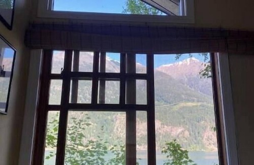 D'Arcy Casa | Waterfront private Getaway on Anderson Lake