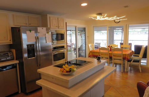 Pembroke Park Casa | Waterfront property in private park for seniors