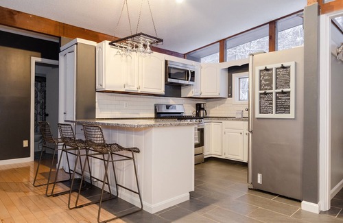 Eidelweiss Village Casa | Waterfront property with hot tub near North Conway