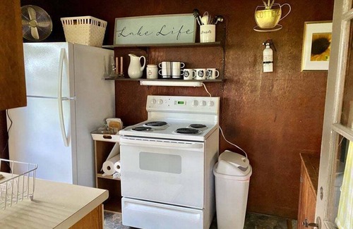 Town of Owasco Cabaña | Waterfront Quaint 3 bed cottage that sleeps 6
