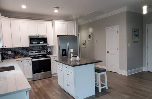 Shoreline Park Casa | Waterfront Relaxation 5 Beds 2 Bath Pool Boat Slip