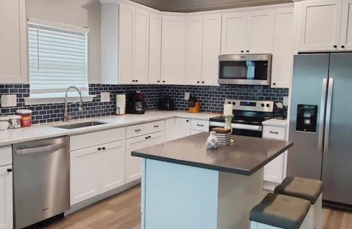 Shoreline Park Casa | Waterfront Relaxation 5 Beds 2 Bath Pool Boat Slip