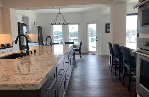 Discovery Bay Casa | Waterfront Remodeled House close to FAST Water