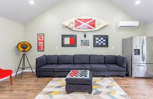 Shenandoah Casa | Waterfront Renovated Modern A-Frame Hot Tub Game Room Kayaks