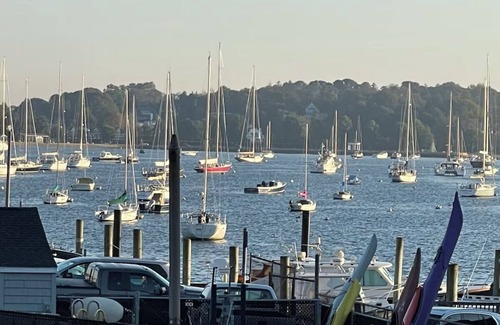 Newport Complejo | Waterfront Resort 2BR/6Bed in Downtown Newport, walk to shopping, sailing, eats!