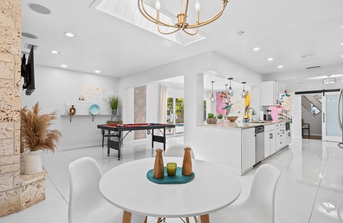 Coral Ridge Isles Casa | Waterfront Retreat, Heated Pool* 6 bedrooms, arcade