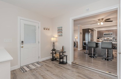 Anchorville Casa | Waterfront Retreat! 9 Beds, Fishing, Sunsets, Fire Table, Indoor&Outdoor Games!