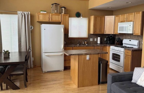 Houghton Lake Casa | Waterfront Retreat with AC and WiFi in Houghton Lake