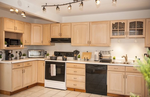 Town of Conesville Casa | Creekfront near Windham: Hot Tub, Fire Pit, Games
