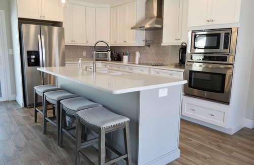 Bay Crest Park Casa | Waterfront Retreat in the Heart of Tampa. Close to TPA, RayJay and Steinbrenner