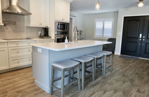 Bay Crest Park Casa | Waterfront Retreat in the Heart of Tampa. Close to TPA, RayJay and Steinbrenner