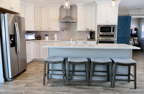 Bay Crest Park Casa | Waterfront Retreat in the Heart of Tampa. Close to TPA, RayJay and Steinbrenner