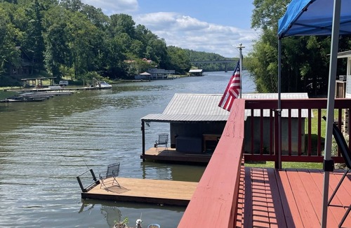 Goodsprings Cabina | Waterfront Retreat on Bankhead Lake