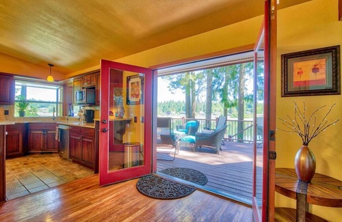 Shelton Casa | Waterfront retreat on Hammersley Inlet, 3-bedrooms, sleeps 8, with AC