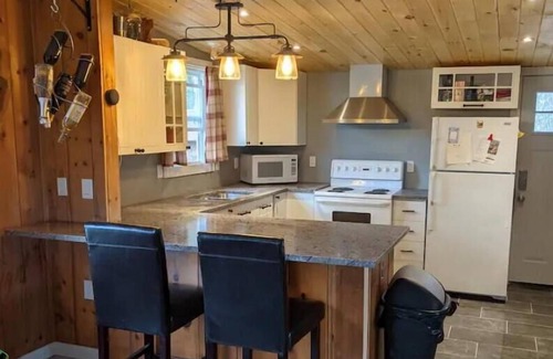 Lanark Highlands Casa | Waterfront retreat on Robertson Lake