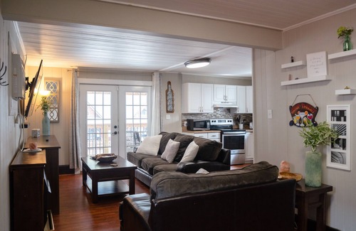 Chimney Rock Apartamento | Riverside Retreat en el corazón de Chimney Rock Village