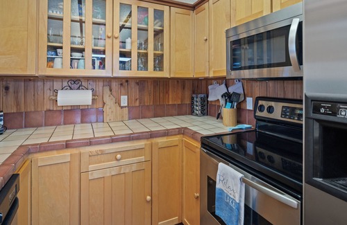 Sandpoint Casa | Waterfront Retreat Sleeps 16 w/ Guest House & 2 Docks