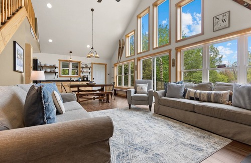 Idlewild Casa | Scenic Bayfront Cottage w/ Spacious Yard