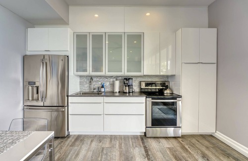 Ulster Park Apartamento | Waterfront retreat near Kingston, NY w/ stunning views, firepit & trails nearby!
