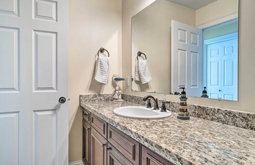 Oroville Casa | Waterfront Retreat w/ Resort Amenity Access