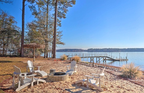 Leesville Casa | Waterfront Retreat w/ Dock & Deck on Lake Murray!