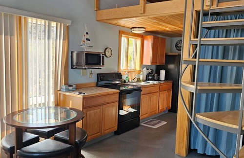 Eastport Apartamento | Waterfront Retreat with Loft & Harbor Views in Historic Eastport, Maine