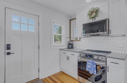 Mount Holly Casa | Waterfront retreat with dock, kayaks, and outdoor living. Bring the boat!
