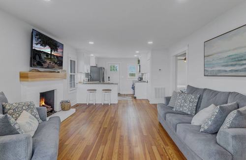 Mount Holly Casa | Waterfront retreat with dock, kayaks, and outdoor living. Bring the boat!
