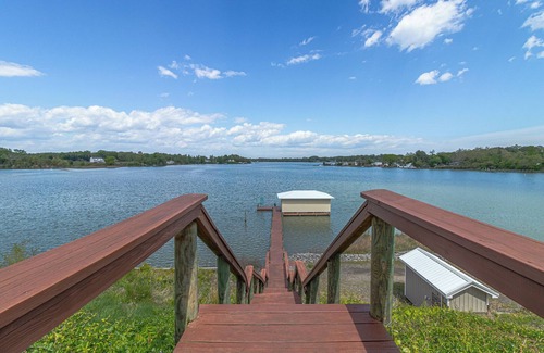 Mount Holly Casa | Waterfront retreat with dock, kayaks, and outdoor living. Bring the boat!