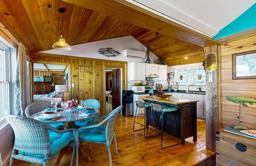 Winthrop Casa | Waterfront retreat with stunning views, dock access and washer/dryer