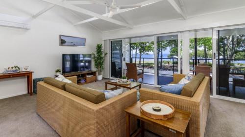 Bongaree Casa | Waterfront Retreat with room for a boat - Welsby Pde, Bongaree