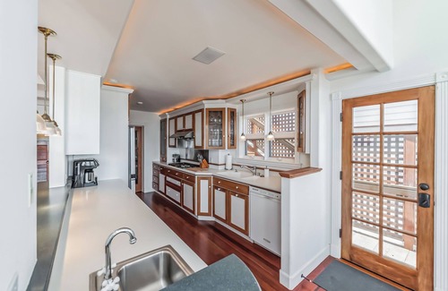 Bayside Acres Casa | Waterfront Retro Retreat - Amazing SF Getaway