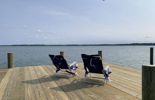 Deltaville Casa | Waterfront River Home- Bahía de Chesapeake, Deltaville, VA. Muelle y playa privada