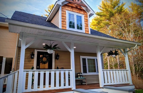 Sparrow Bush Casa | Waterfront, rustic resort like farmhouse with pool