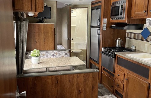 Blind Bay Complejo | Beachside RV Rental in Blind Bay - right on Shuswap Lake