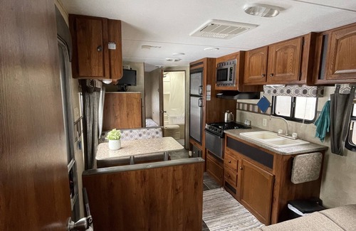 Blind Bay Complejo | Beachside RV Rental in Blind Bay - right on Shuswap Lake